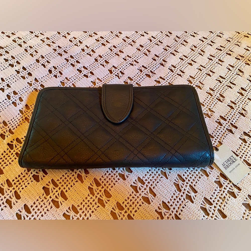 🔥Audrey Brooke Diamond Quilted Leather Wallet🔥 NWT